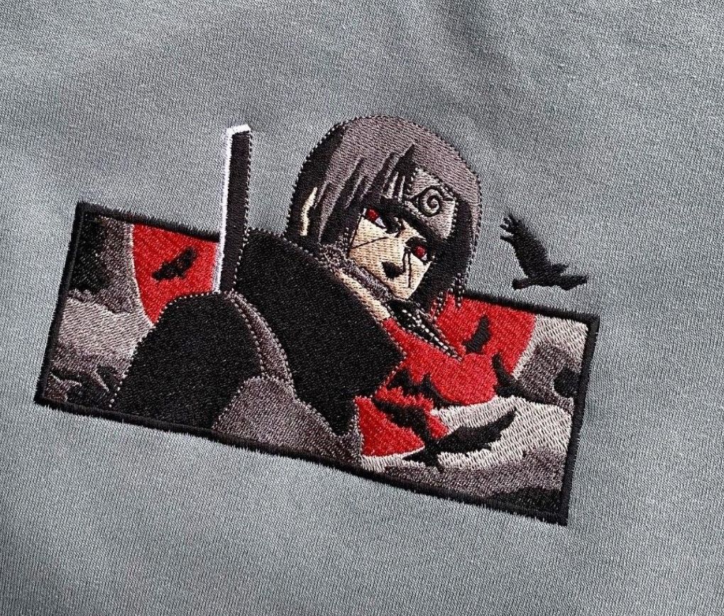 Camiseta bordada de itachi