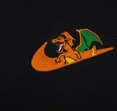 Hoodie bordado de charizard